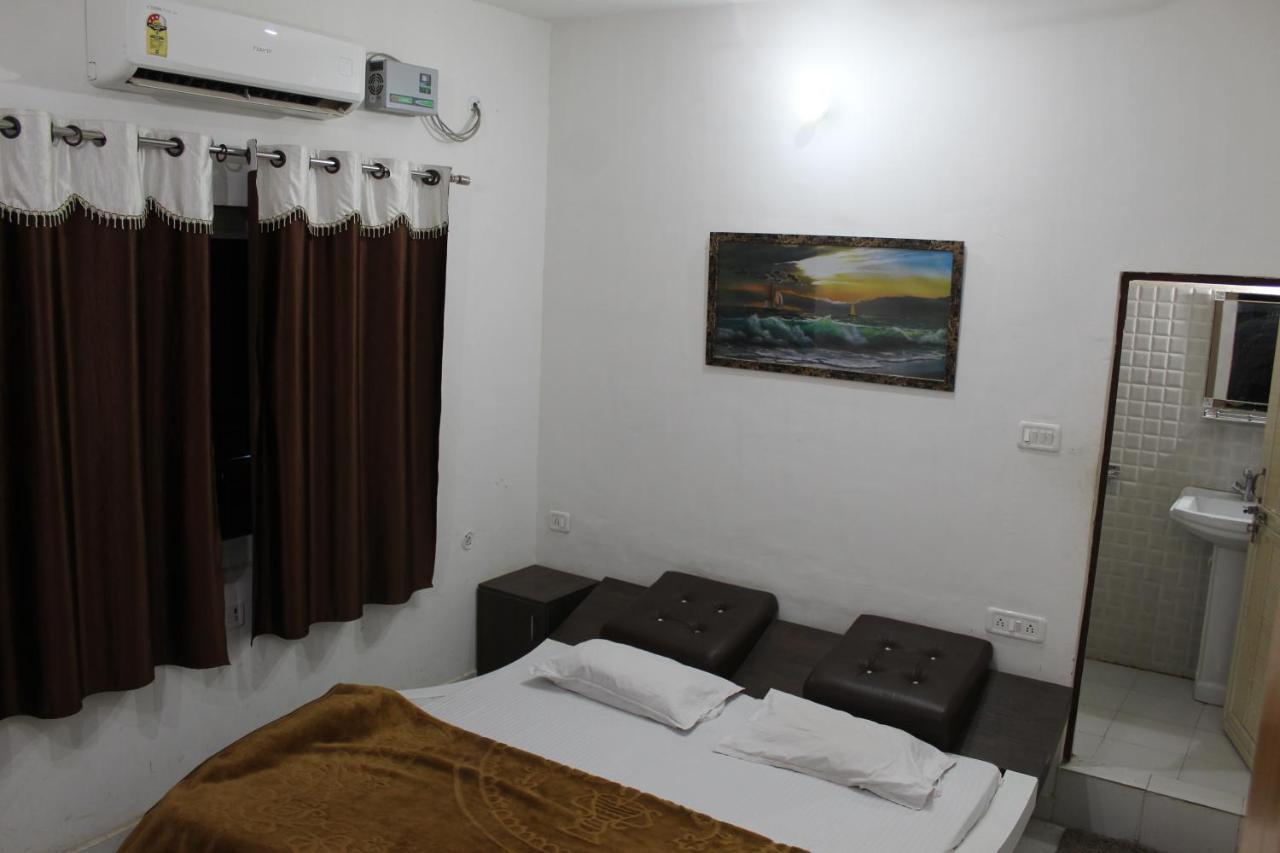 Sunset Backpackers Hostel Orchha Esterno foto